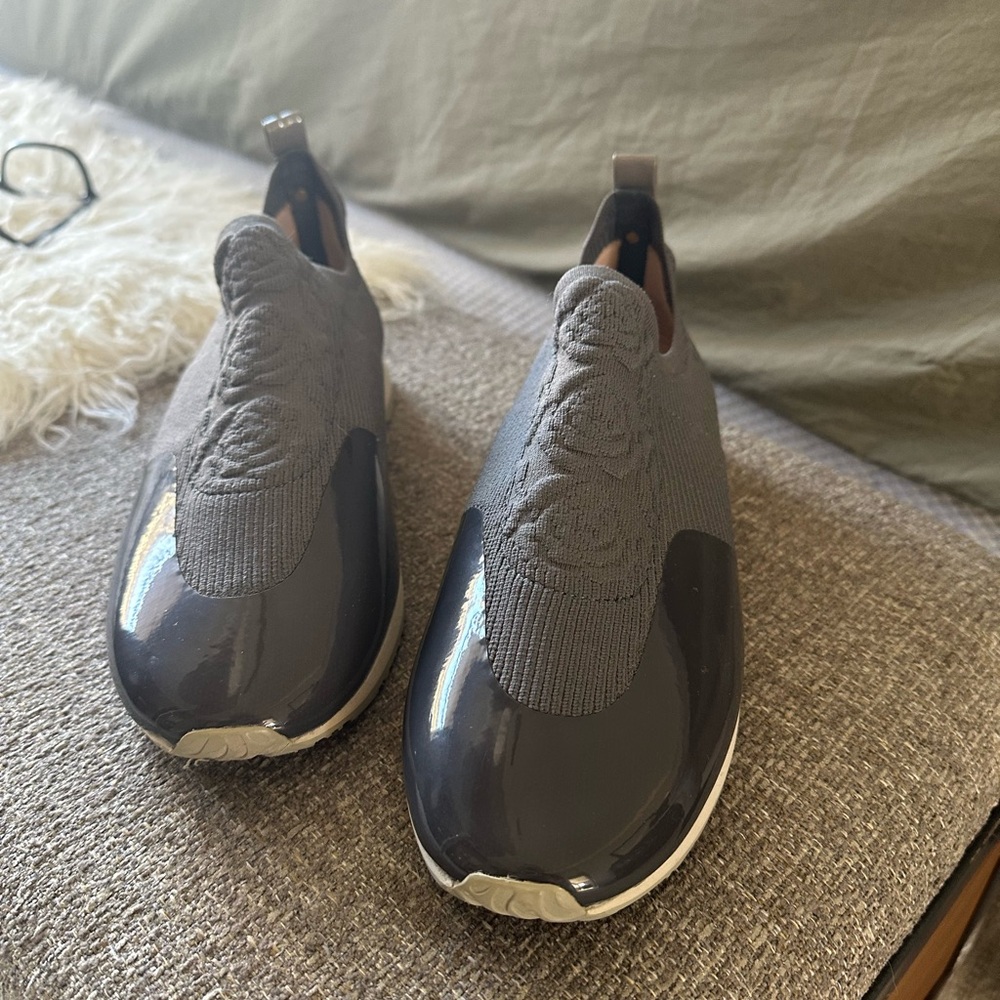 Taryn Rose NWOT Slip-On Sneakers, size 8.5 - Picture 8 of 12